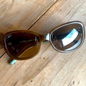 Vera Bradley oval shaped tortoise brown color sunglasses